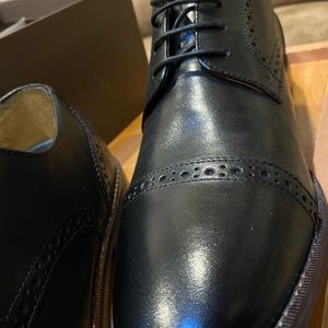 Men’s dress shoes, black size 10.5